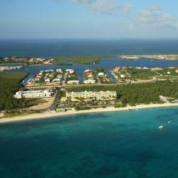 Upper Land 18 hotels