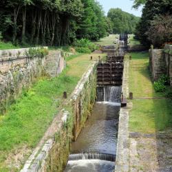 Brinon-sur-Sauldre 12 hot&eacute;is com estacionamento