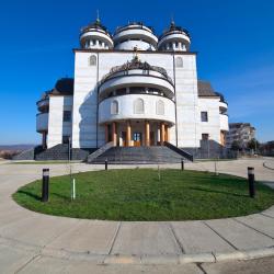 Mioveni 6 hot&eacute;is com estacionamento