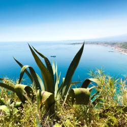 Forza dʼAgro 16 hotels with parking