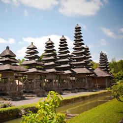 Mengwi 11 hotels with parking