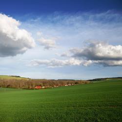 Estissac 5 hot&eacute;is com estacionamento