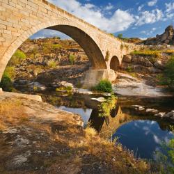 Burgohondo 8 hot&eacute;is com piscina