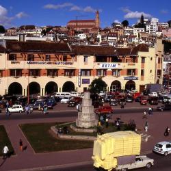 Antananarivo 52 holiday rentals