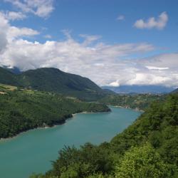 Gi&egrave;res 5 kh&aacute;ch sạn gi&aacute; rẻ