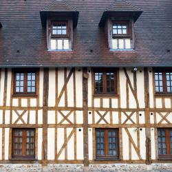 Pacy-sur-Eure 3 family hotels
