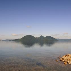 Lago Toya 3 resorts