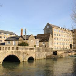 Malmesbury 3 hotels with pools