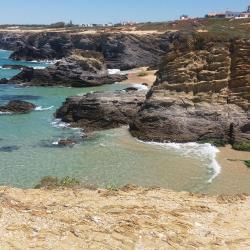 Ourique 14 hotels with parking