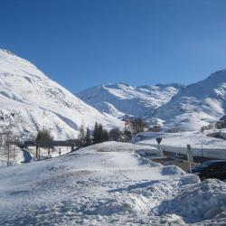 Realp 3 間有停車位的飯店