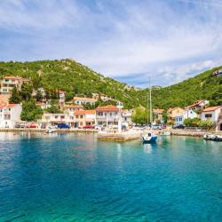 Starigrad 23 hotels with parking