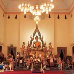 Pluak Daeng 8 hotels with parking