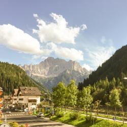 Caprile 5 hotels with parking
