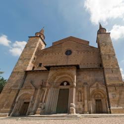 Fidenza 15 hot&eacute;is com estacionamento
