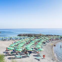 Sangineto 8 hotels with parking