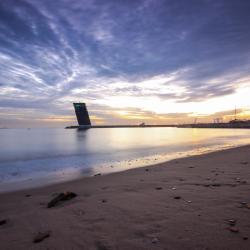 Alg&eacute;s 5 hot&eacute;is com piscina