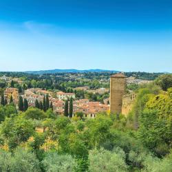 Pontassieve 48 hot&eacute;is com estacionamento
