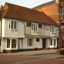 Faversham 4 hot&eacute;is com piscina