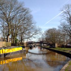 Worsley 8 hotels with parking