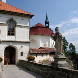 Turnov 32 hotels with parking
