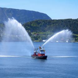 Ulsteinvik 4 holiday rentals