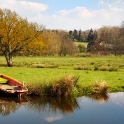 Weybridge 12 hotels with parking