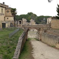 Larino 13 hot&eacute;is com estacionamento