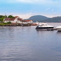 Svelvik 5 hotels with parking