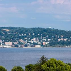 Nyack 3 hotels with parking