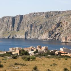 Gerolimenas 4 serviced apartments