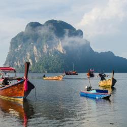 Haad Tian 9 hotels with parking