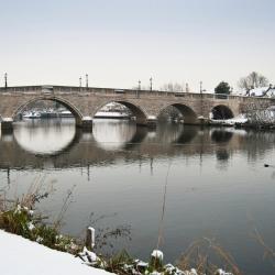Chertsey 16 hotels with parking