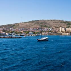 Bozcaada 38 hotels with parking