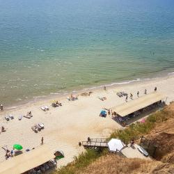 Kurortne 8 hotels with parking
