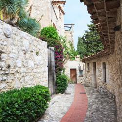 Thoiry 6 hotels with parking
