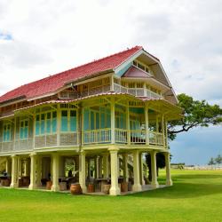 Phetchaburi 55 hotels with parking