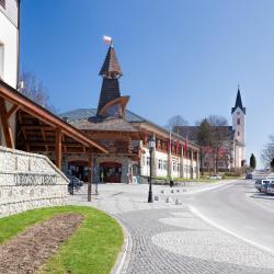 Star&aacute; Bystrica 3 hot&eacute;is com estacionamento