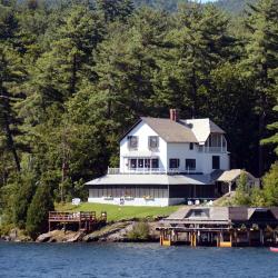 Diamond Point 3 hotels with pools