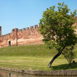Castelfranco Veneto 24 hotels with parking