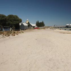 Mindarie 8 hotels with parking