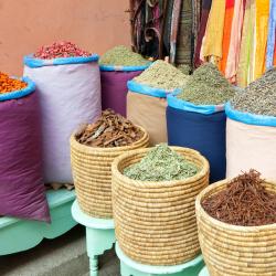 Shaqra 8 hotela sa parkingom