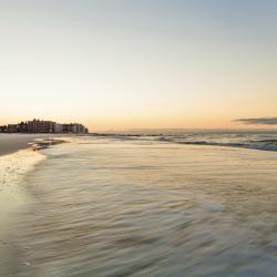 Long Beach 5 hotels with parking
