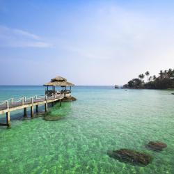 Dharavandhoo 3 hotels with parking