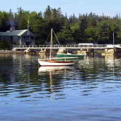 Waterville 13 hotels with parking