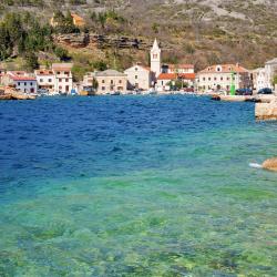 Jablanac 32 hotels with parking