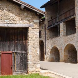 Mijoux 15 hotels with parking