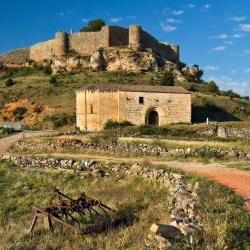 Calata&ntilde;azor 5 hot&eacute;is com estacionamento