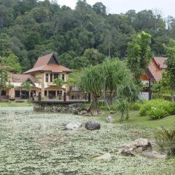 Kampung Janda Baik 3 hotels with parking