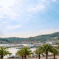 Le Grazie 13 hotels with parking