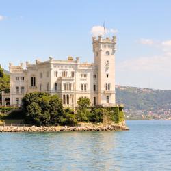 Grignano 3 hot&eacute;is com estacionamento